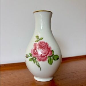 Charming Floral Vase with Gold Accent